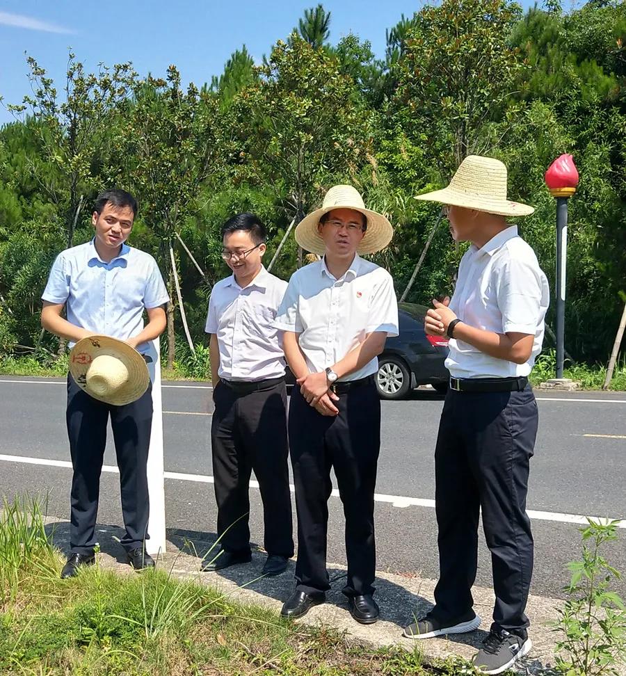 許石明在拿山鎮(zhèn)、葛田鄉(xiāng)調(diào)研鄉(xiāng)村旅游和研學(xué)旅游工作